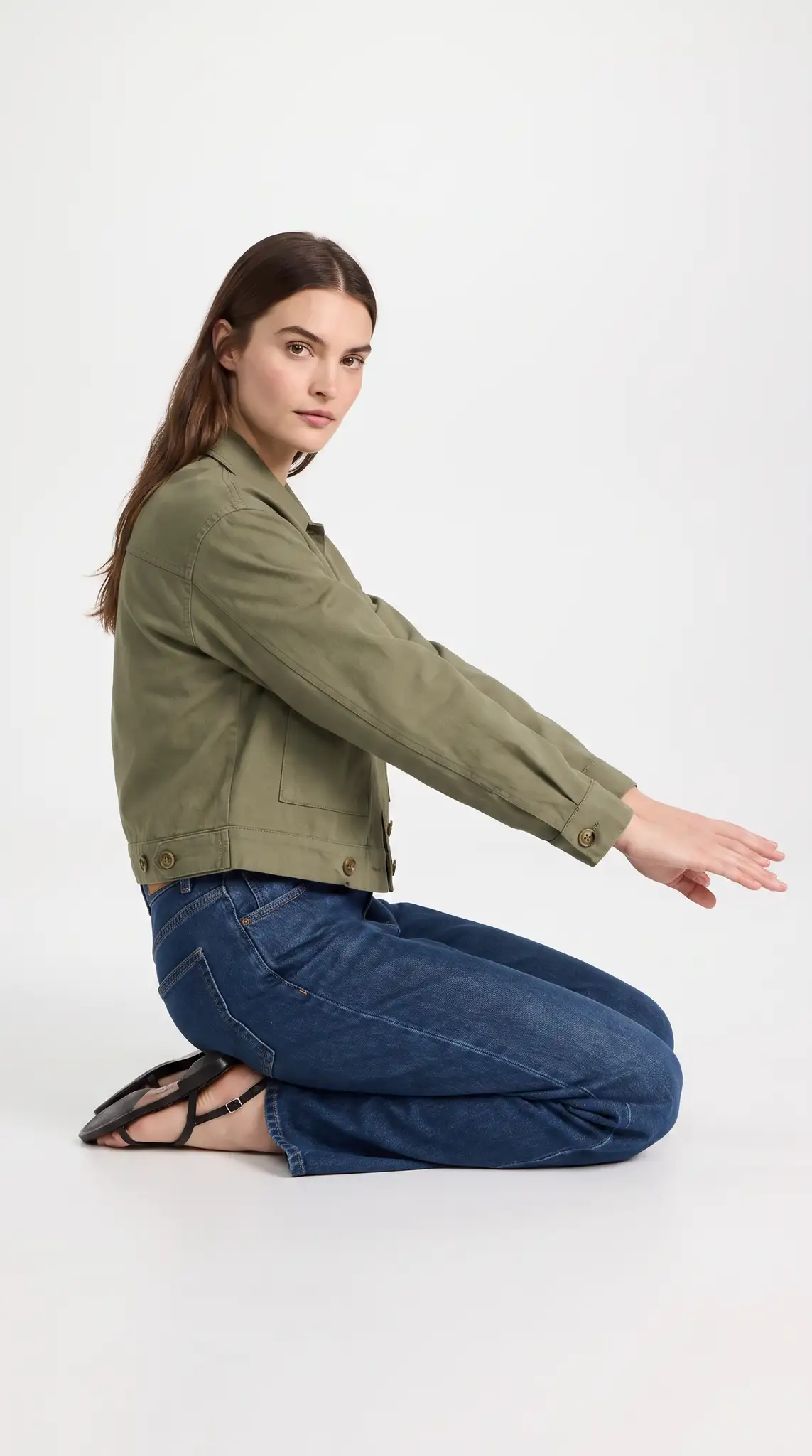 Kneeling Look Back — ED7